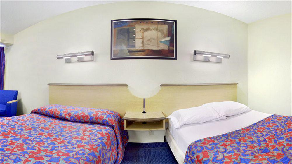 Red Roof Inn Tampa - Brandon מראה חיצוני תמונה