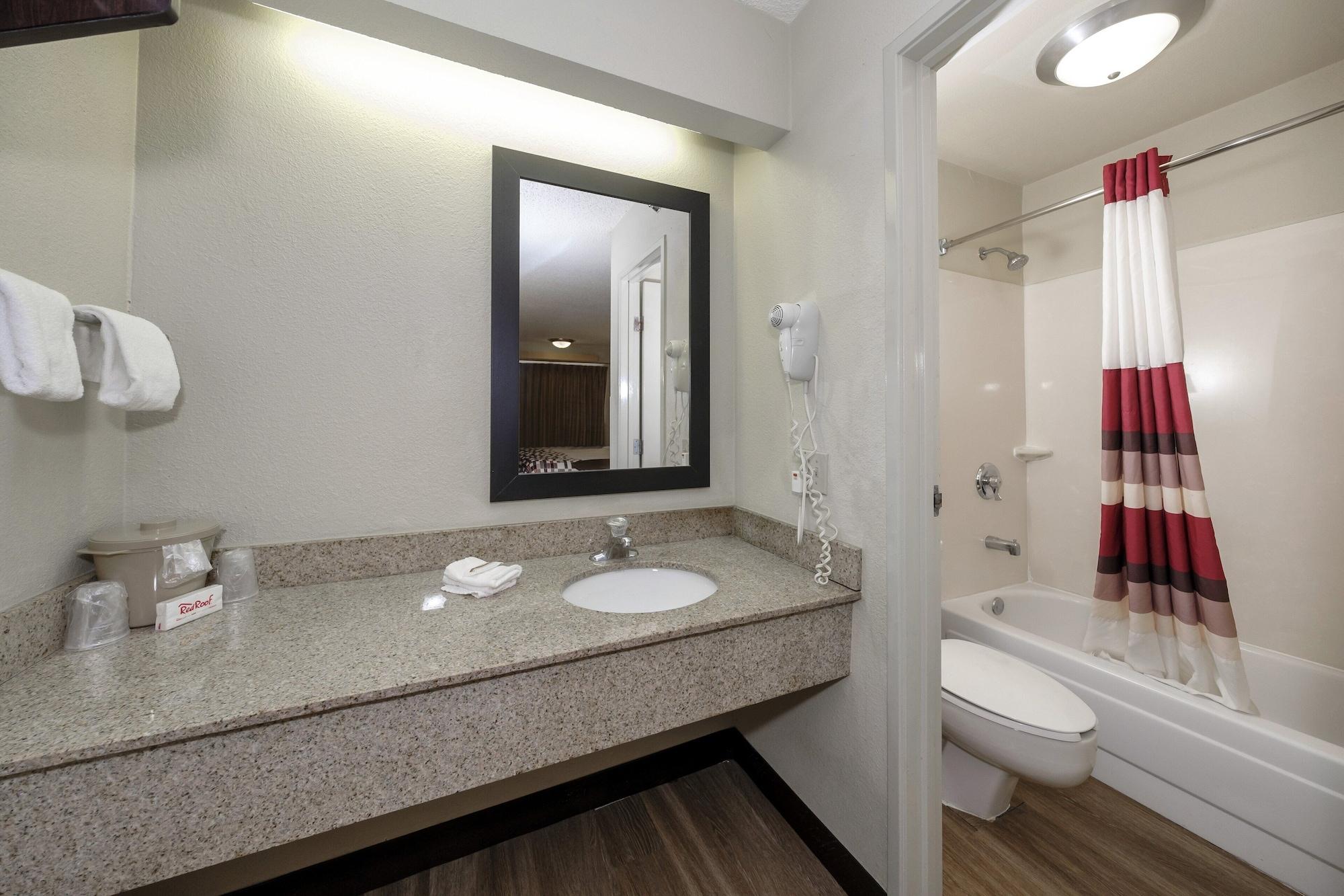 Red Roof Inn Tampa - Brandon מראה חיצוני תמונה
