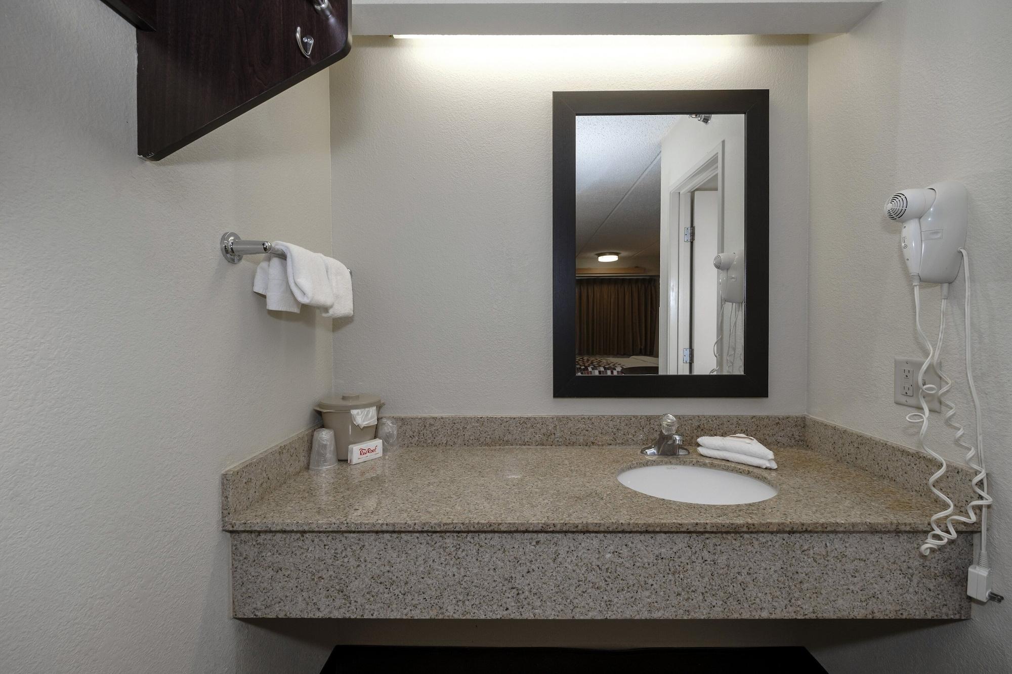 Red Roof Inn Tampa - Brandon מראה חיצוני תמונה