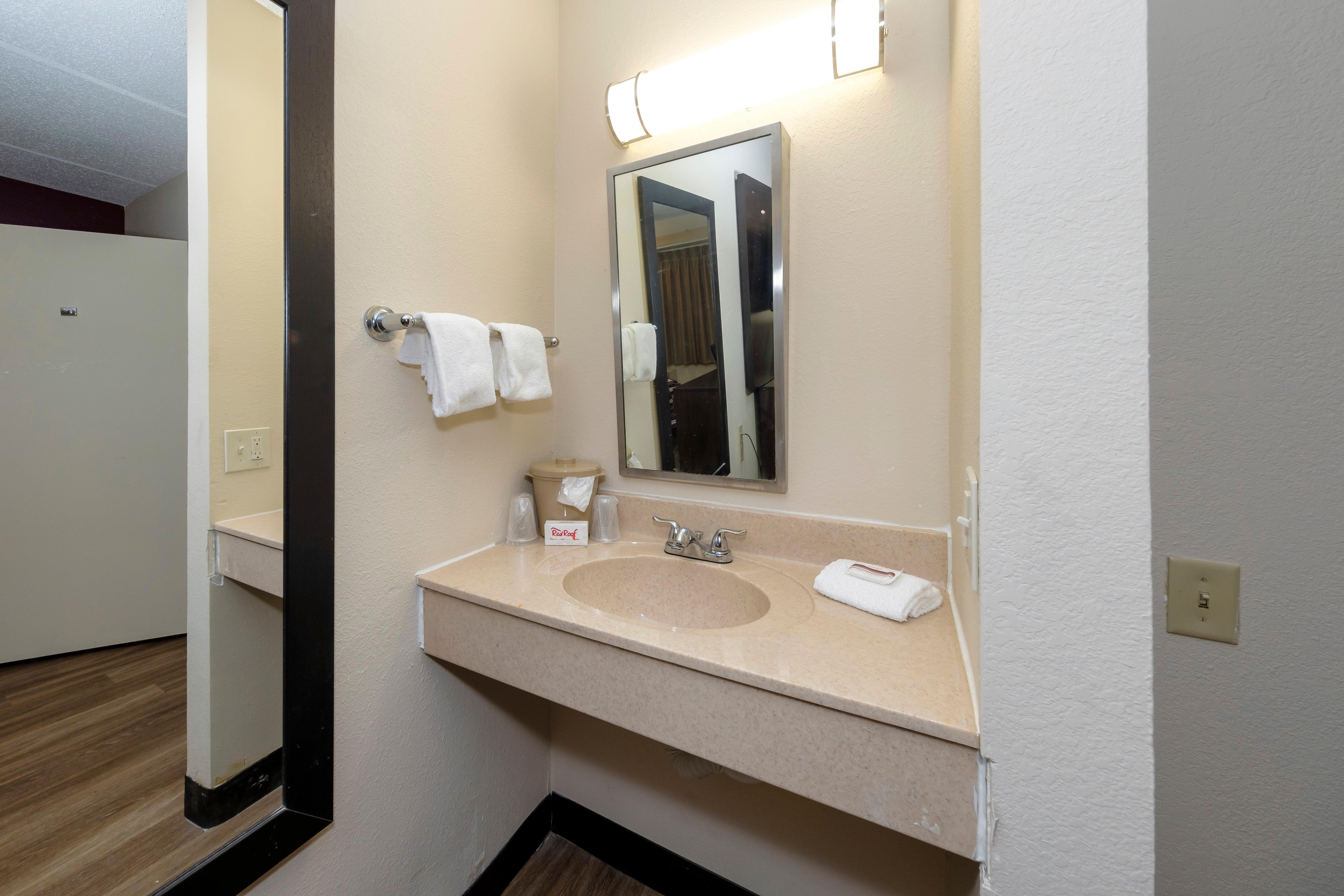 Red Roof Inn Tampa - Brandon מראה חיצוני תמונה