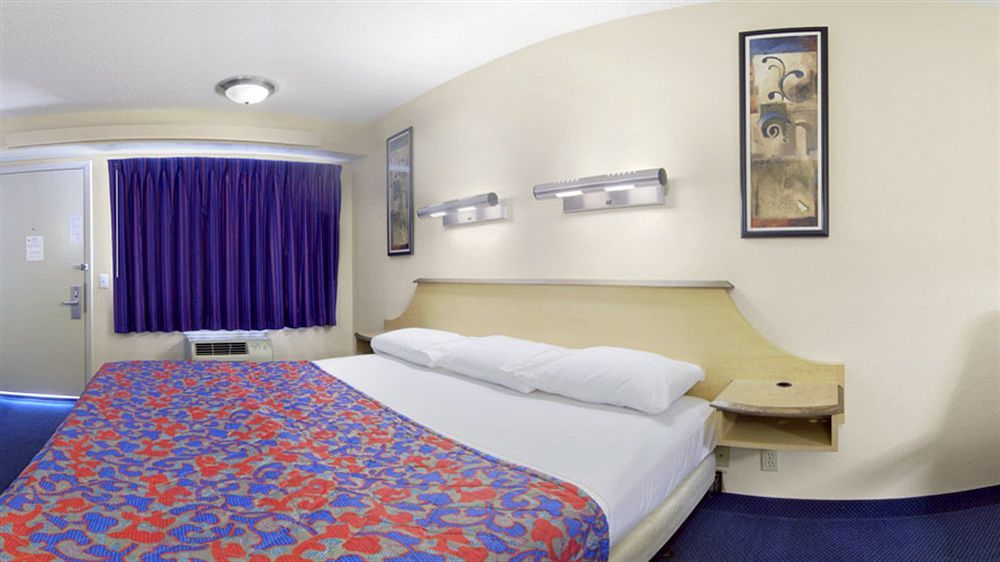 Red Roof Inn Tampa - Brandon מראה חיצוני תמונה