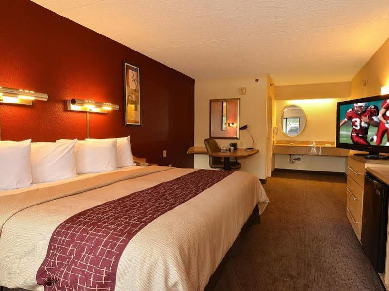 Red Roof Inn Tampa - Brandon מראה חיצוני תמונה