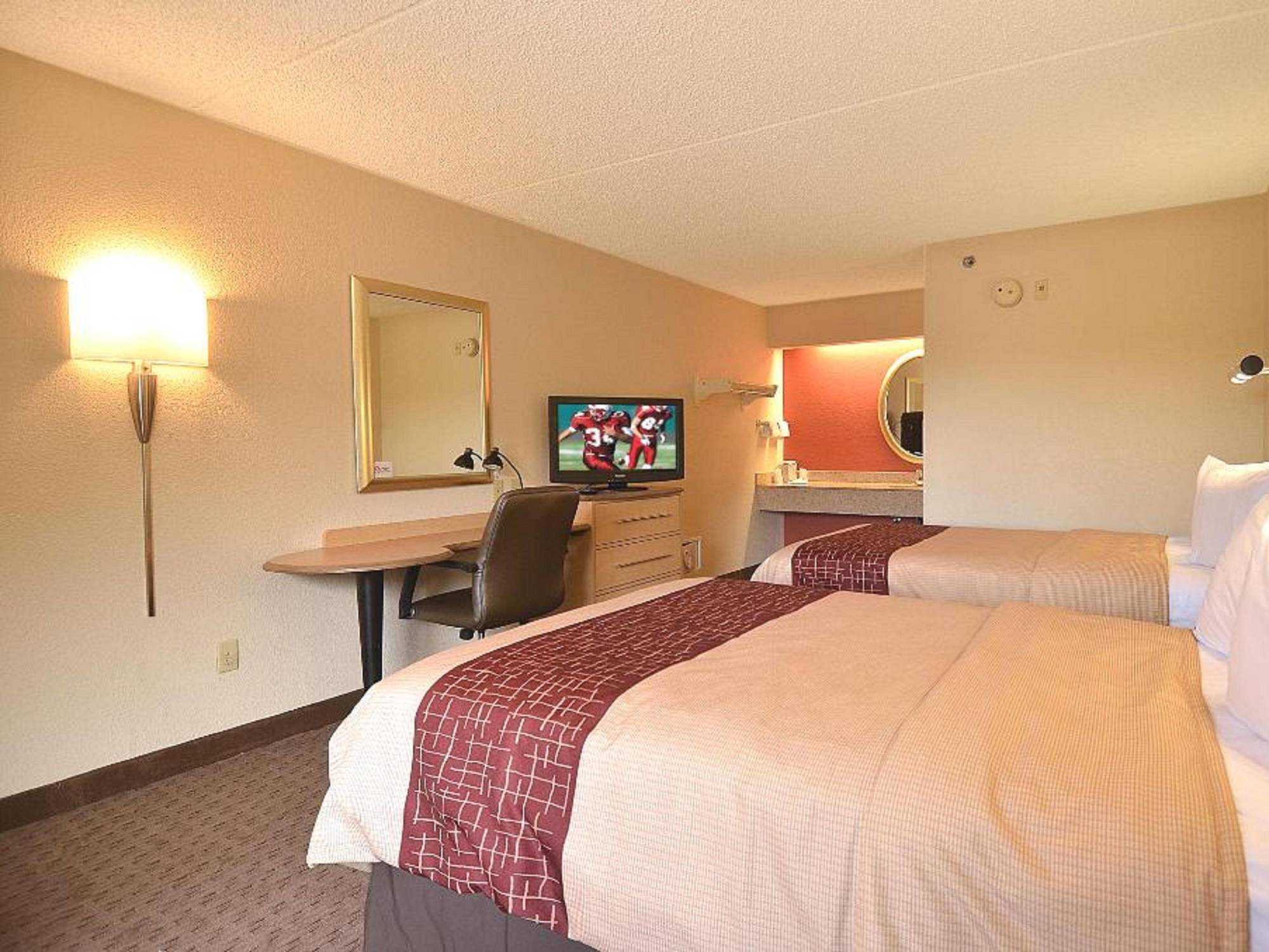 Red Roof Inn Tampa - Brandon מראה חיצוני תמונה