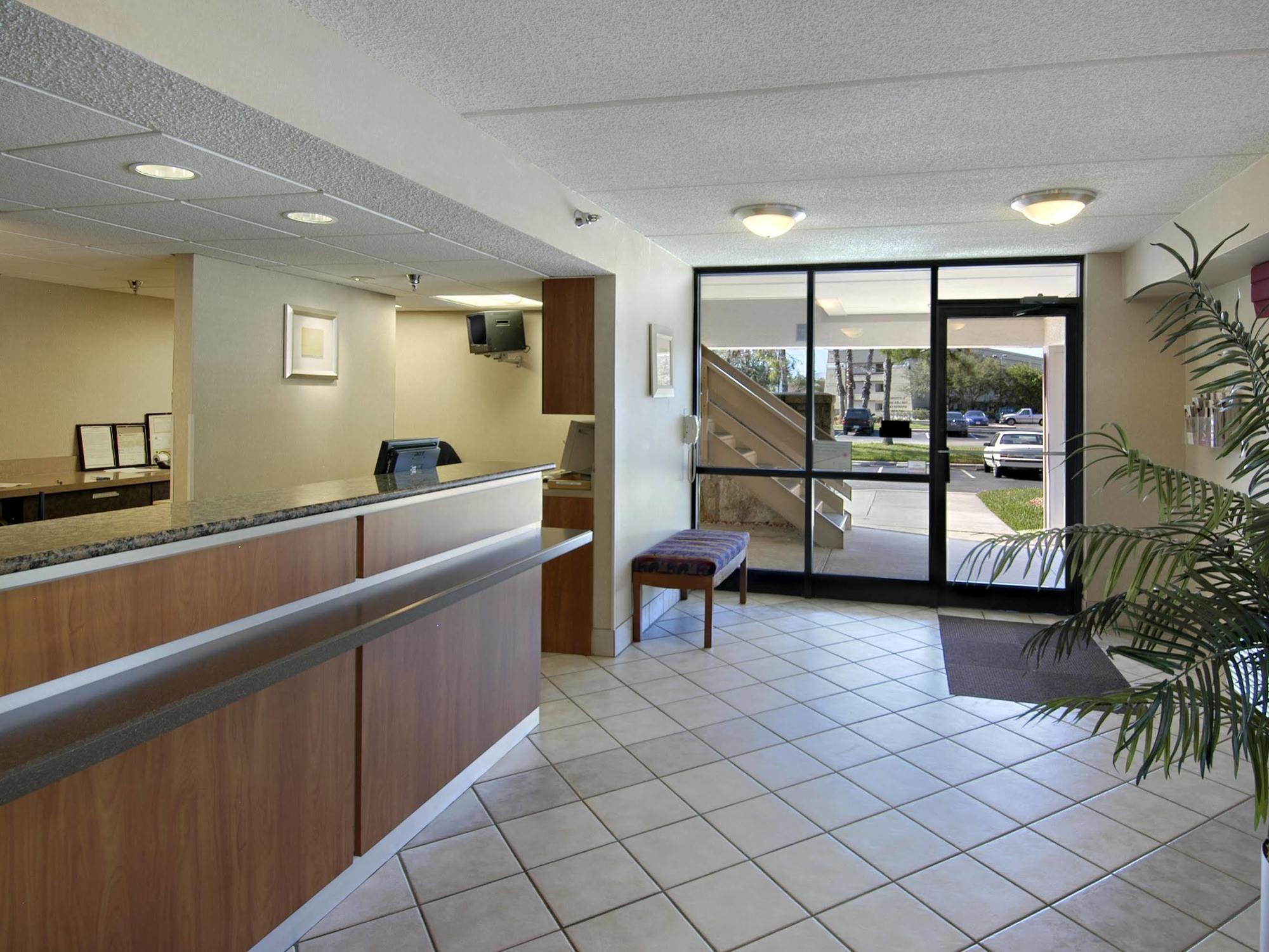 Red Roof Inn Tampa - Brandon מראה חיצוני תמונה
